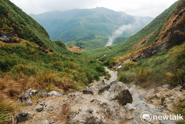 七星山有多種走法,主東峰步道可說是最受歡迎的路線。圖:謝佳真/攝 七星山有多種走法,主東峰步道可說是最受歡迎的路線。圖:謝佳真/攝