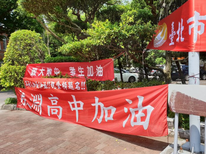 108學年度指考第二日,數學重視邏輯理解,國文難易適中,白話文偏多。 圖/記者許家禎攝 108學年度指考第二日,數學重視邏輯理解,國文難易適中,白話文偏多。 圖/記者許家禎攝