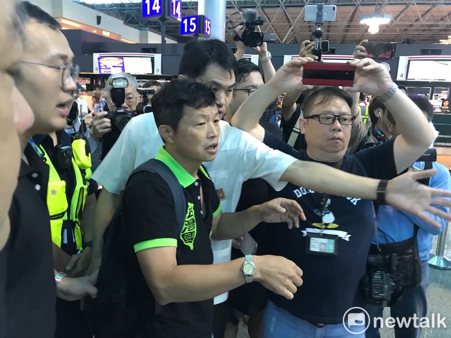 台灣國辦公室主任陳峻涵被請離開。 圖:周煊惠 /攝 台灣國辦公室主任陳峻涵被請離開。 圖:周煊惠 /攝
