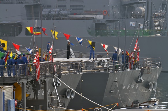 旦本令和元年的海上觀艦式邀請美國、澳大利亞、印度等盟國參加,獨渥韓國。圖為平成27年的觀艦式典禮。 圖:翻攝自日本海上自衛隊/海幕 伊藤曹長 旦本令和元年的海上觀艦式邀請美國、澳大利亞、印度等盟國參加,獨渥韓國。圖為平成27年的觀艦式典禮。 圖:翻攝自日本海上自衛隊/海幕 伊藤曹長
