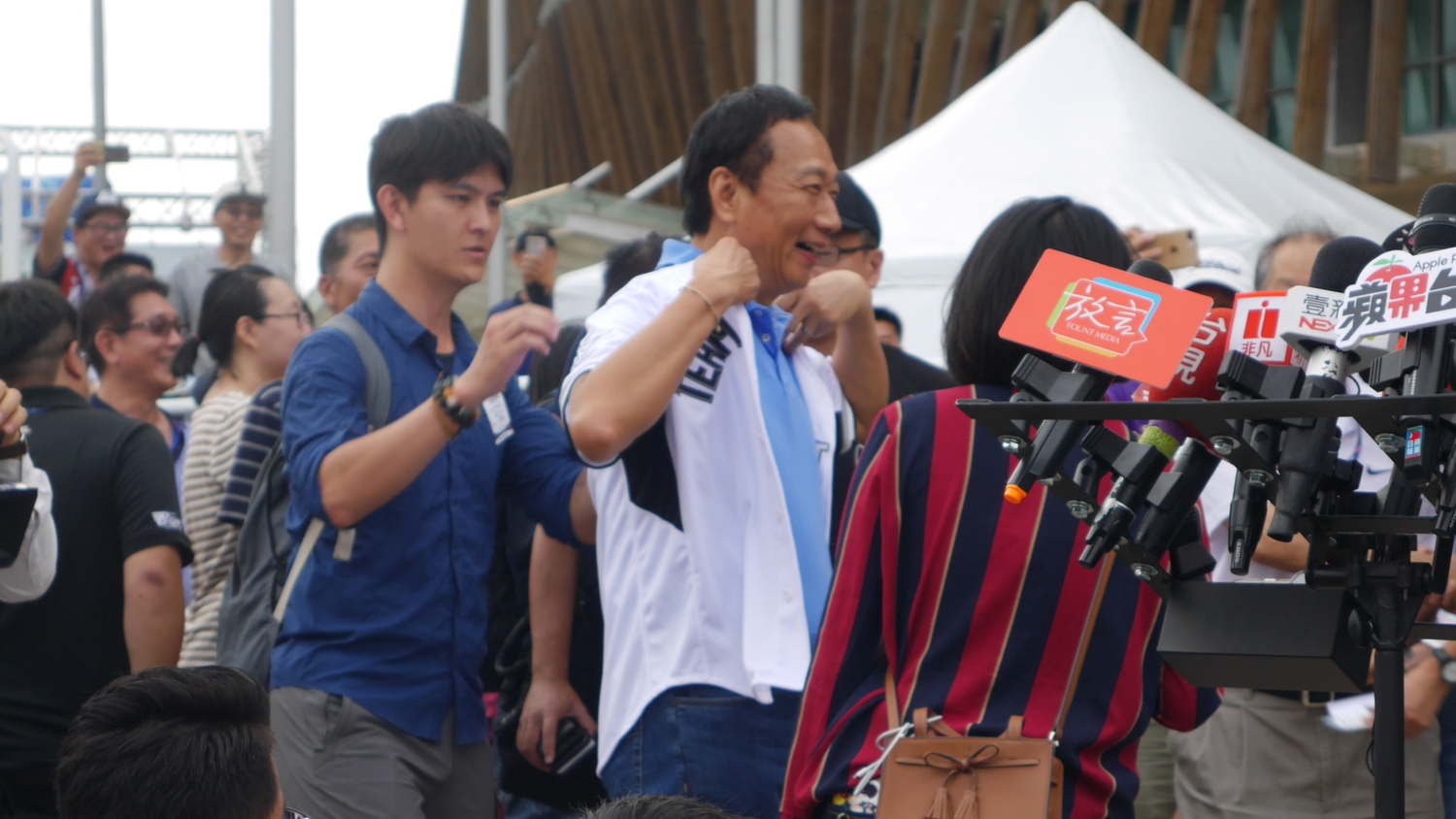 郭台銘前往觀看Lamigo比賽 圖:nownews提供 郭台銘前往觀看Lamigo比賽 圖:nownews提供