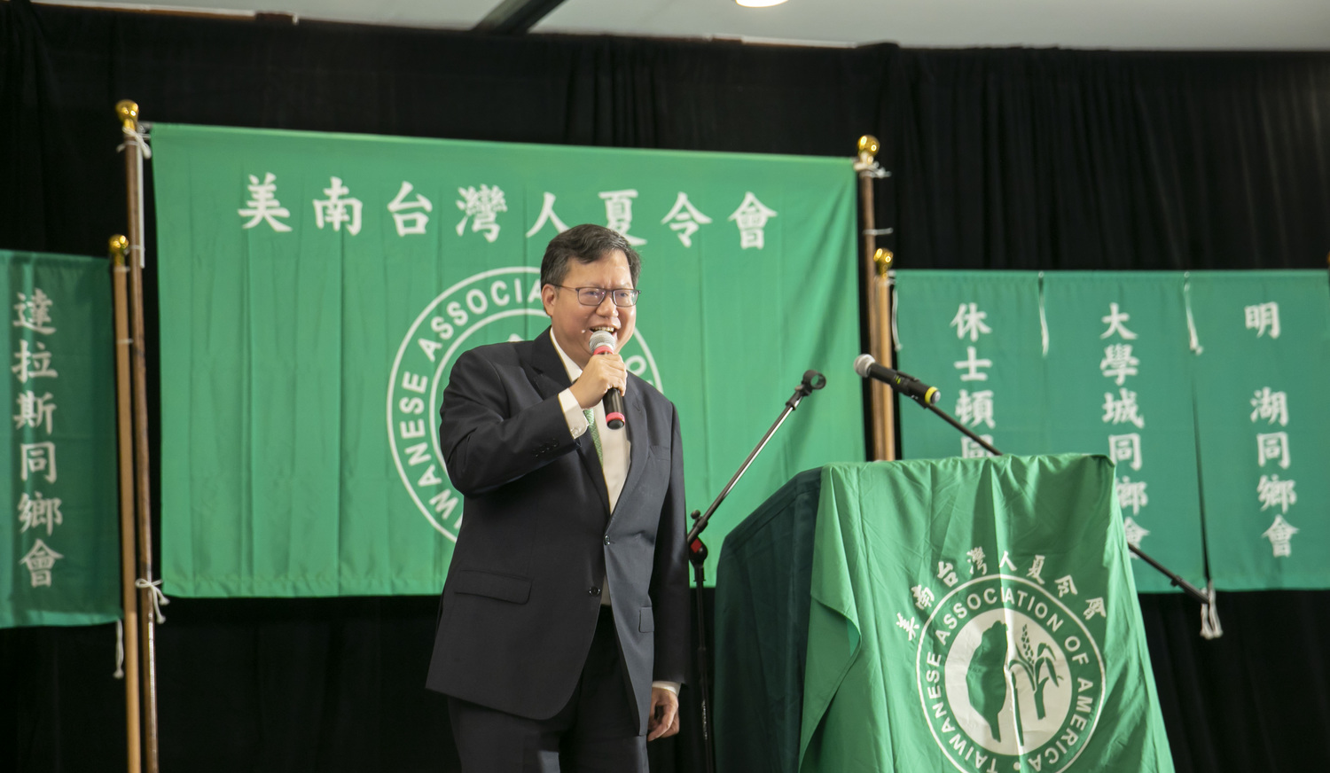 鄭文燦訪美首站抵達休士頓,應邀出席美南台灣人夏令營演講。 圖:桃園市政府/提供 鄭文燦訪美首站抵達休士頓,應邀出席美南台灣人夏令營演講。 圖:桃園市政府/提供