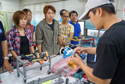 板橋動物之家進行動物輪椅製作的課程。 圖:新北市動保處提供 板橋動物之家進行動物輪椅製作的課程。 圖:新北市動保處提供