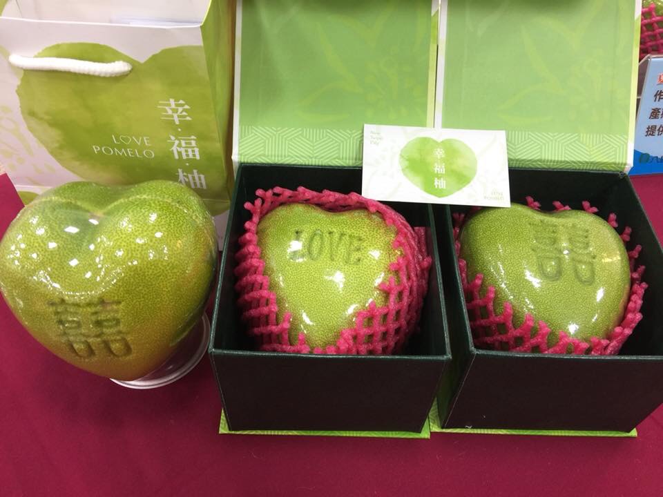 新北市八里區自102年起開始種植「心型柚」,創造市場差異,成為特色名產。 圖/新北市農業局提供 新北市八里區自102年起開始種植「心型柚」,創造市場差異,成為特色名產。 圖/新北市農業局提供