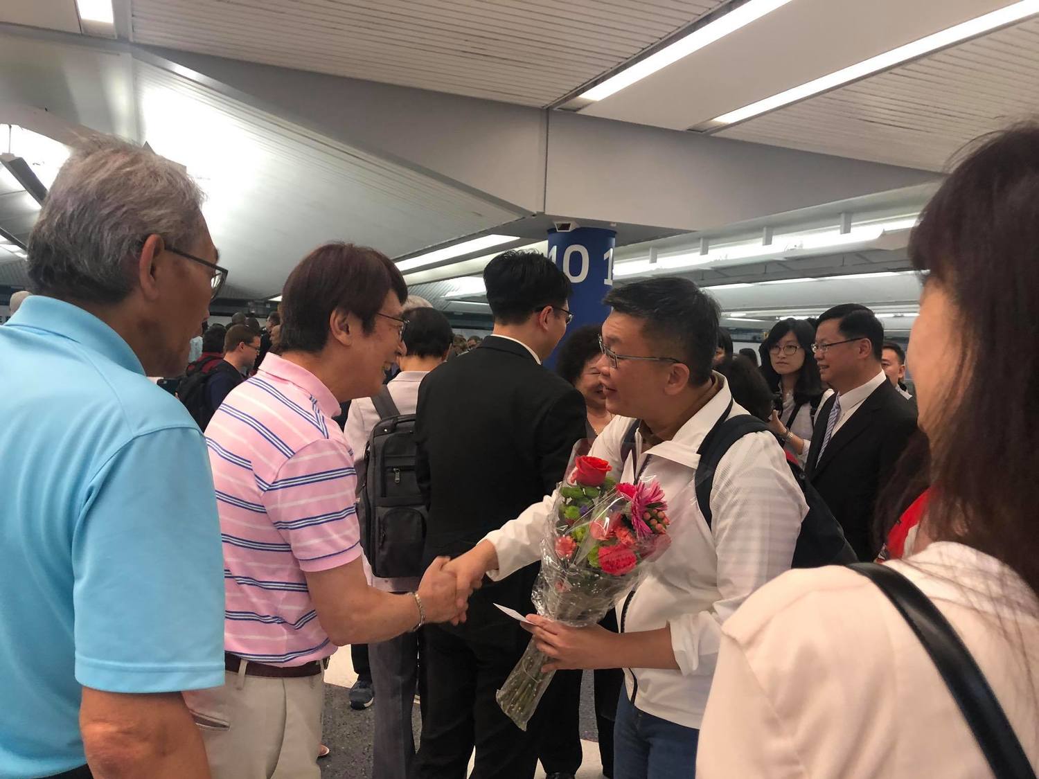 立法院副院長蔡其昌前往美國訪問台僑社團,受到熱烈歡迎。 圖:翻攝自蔡其昌臉書 立法院副院長蔡其昌前往美國訪問台僑社團,受到熱烈歡迎。 圖:翻攝自蔡其昌臉書