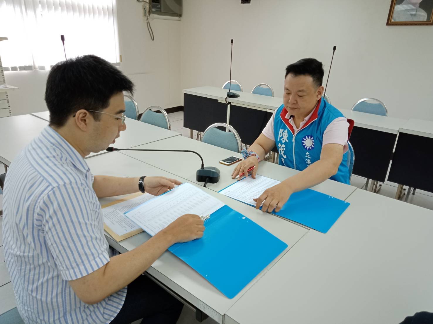 國民黨新北市青工會長陳茂嘉,17日下午辦妥立委初選登記。 圖:國民黨新北市黨部提供 國民黨新北市青工會長陳茂嘉,17日下午辦妥立委初選登記。 圖:國民黨新北市黨部提供