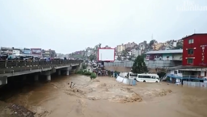 連日豪雨造成嚴重水患。 圖:翻攝Youtube 連日豪雨造成嚴重水患。 圖:翻攝Youtube