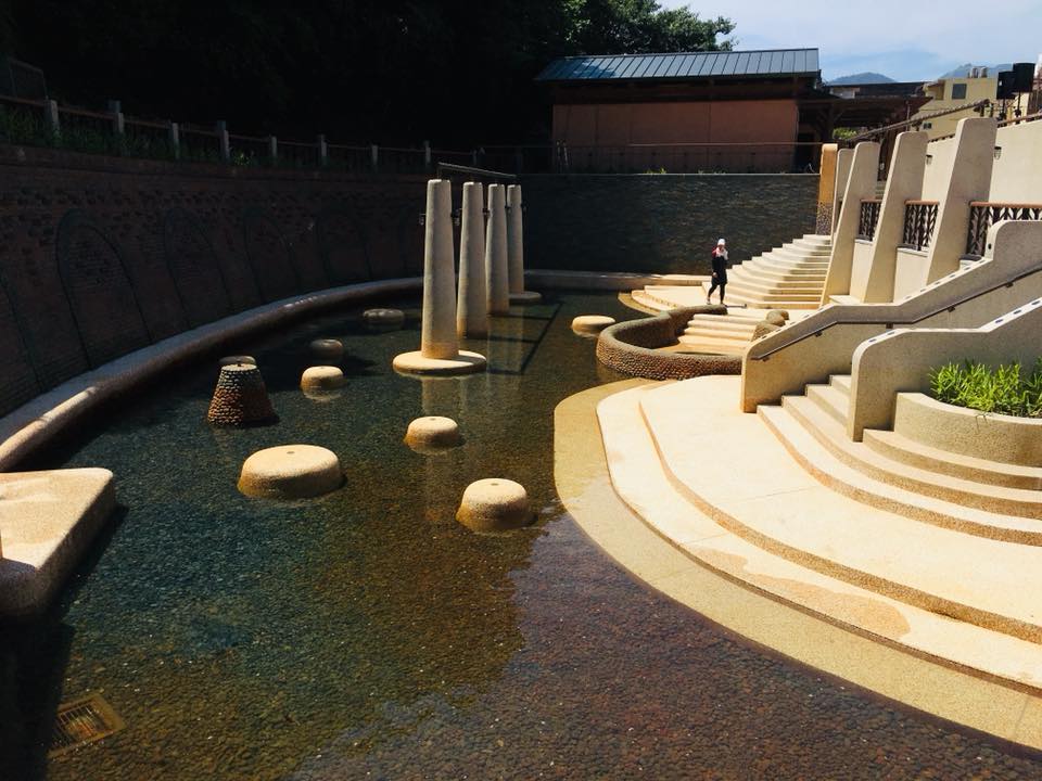 新的蘇澳冷泉園區加寬台階和休息區,空間利用上更舒適。 圖:水水蘇澳臉書/翻攝 新的蘇澳冷泉園區加寬台階和休息區,空間利用上更舒適。 圖:水水蘇澳臉書/翻攝