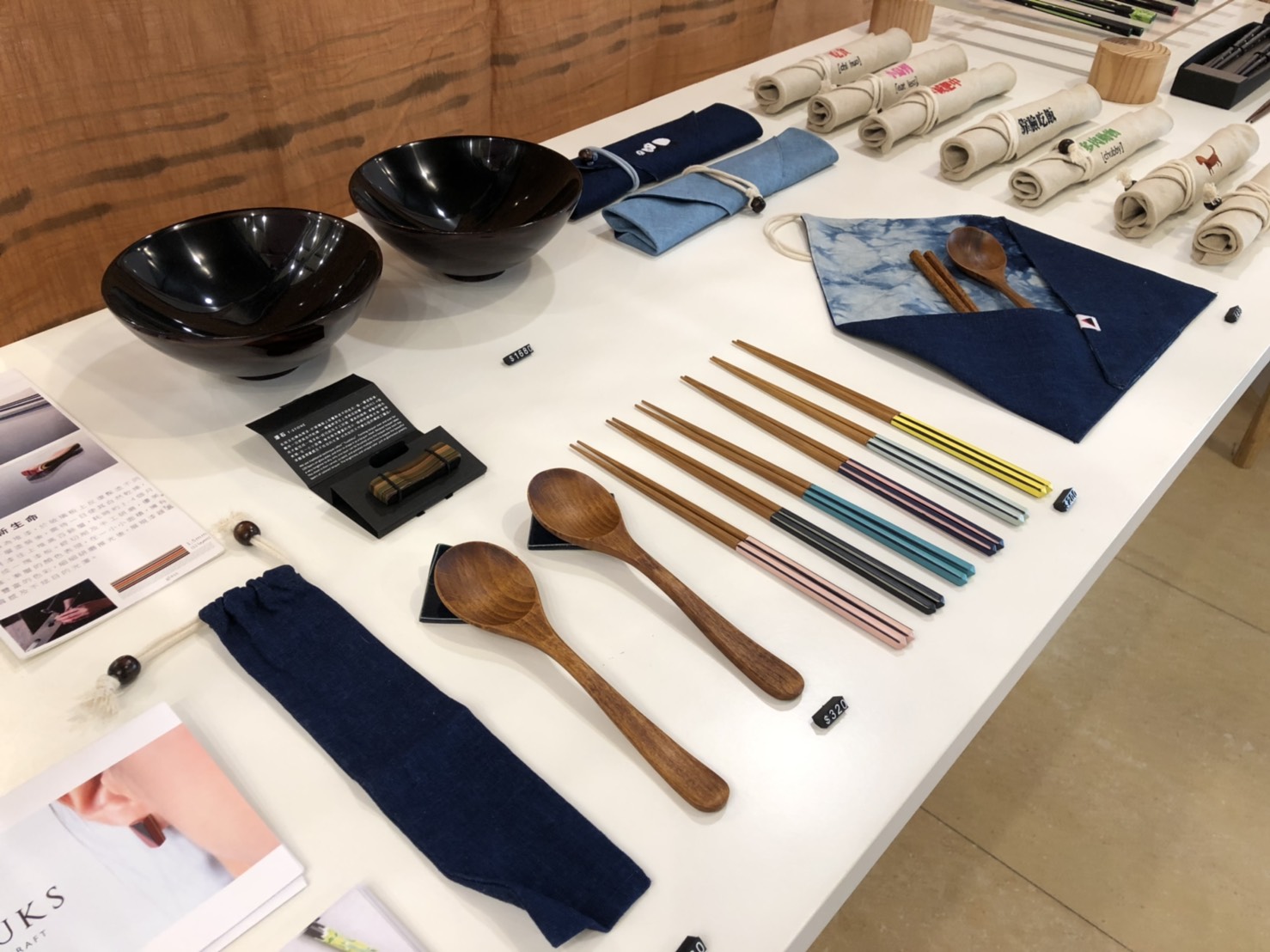 現場有工藝品展覽。 圖 : 中友百貨/提供 現場有工藝品展覽。 圖 : 中友百貨/提供