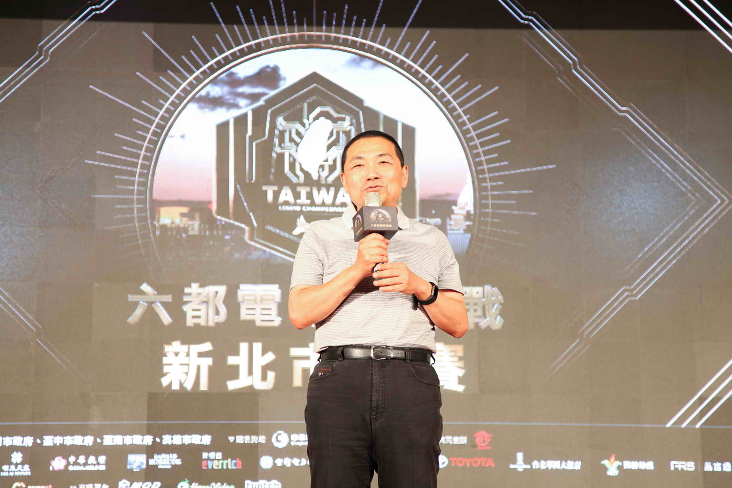 2019六都電競爭霸戰新北市決賽,新北市長侯友宜出席為選手加油打氣。 圖:新北市政府經發局提供