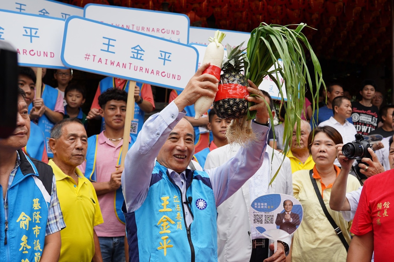 王金平出席基隆市王金平之友會成立大會,受到支持群眾熱烈歡迎。 圖:王金平辦公室/提供 王金平出席基隆市王金平之友會成立大會,受到支持群眾熱烈歡迎。 圖:王金平辦公室/提供