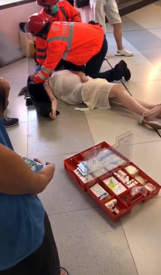 香港反送中運動,元朗爆發白衣人無差別攻擊事件,連孕婦都受害。圖 : 翻社自香港巴打絲打臉書 by William Li香港反送中運動,元朗爆發白衣人無差別攻擊事件,受害者頭破血流。圖 : 翻社自香港巴打絲打臉書 by William Li香港反送中運動,元朗爆發白衣人無差別攻擊事件,受害者頭破血流。圖 : 翻社自香港巴打絲打臉書 by William Li 香港反送中運動,元朗爆發白衣人無差別攻擊事件,連孕婦都受害。圖 : 翻社自香港巴打絲打臉書 by William Li香港反送中運動,元朗爆發白衣人無差別攻擊事件,受害者頭破血流。圖 : 翻社自香港巴打絲打臉書 by William Li香港反送中運動,元朗爆發白衣人無差別攻擊事件,受害者頭破血流。圖 : 翻社自香港巴打絲打臉書 by William Li
