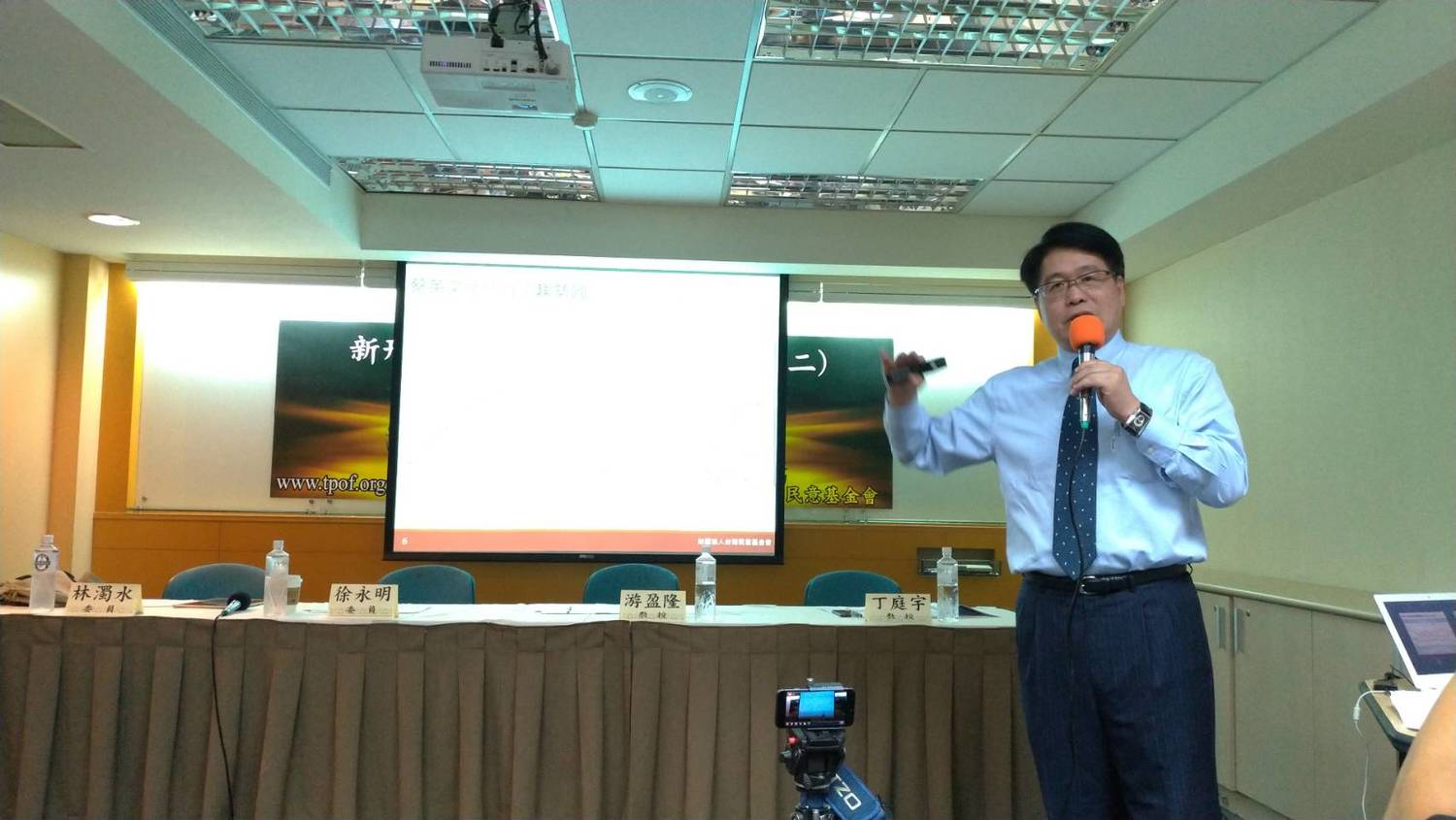 游盈隆表示,若郭台銘退黨參選 韓國瑜受創最深 蔡英文勇奪第一。 陳佩君攝