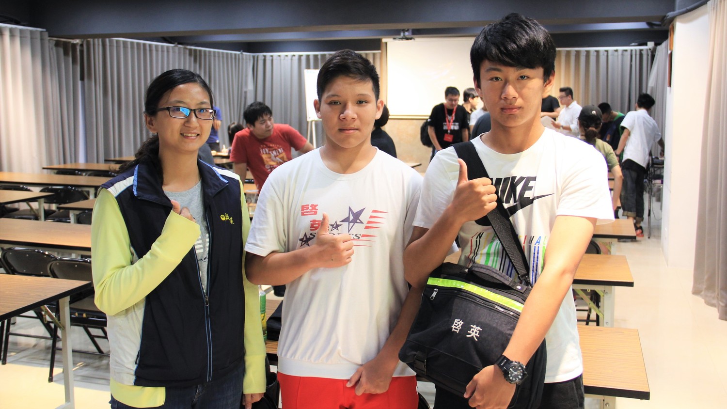 啟英高中代表（左起）吳老師、郭同學、蔡同學表示校隊上學期就已成立，相當期待PMCC比賽。