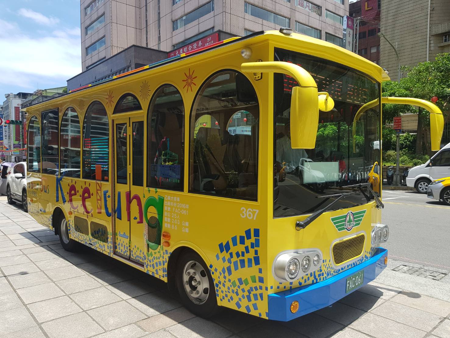 全國首台郵輪觀光專車在基隆上路,對搭乘郵輪的旅客來說非常便利,不過經由陸路的遊客也可以多加利用。 圖:基隆市政府/提供 全國首台郵輪觀光專車在基隆上路,對搭乘郵輪的旅客來說非常便利,不過經由陸路的遊客也可以多加利用。 圖:基隆市政府/提供