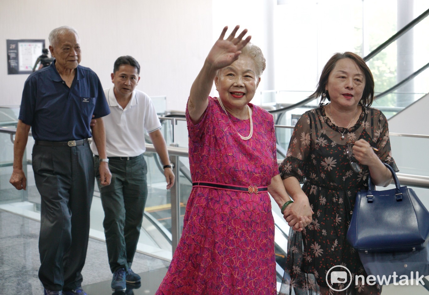 柯文哲爸爸柯承發、媽媽何瑞英出席「台灣民眾黨」創黨大會。 圖:張良一 / 攝 柯文哲爸爸柯承發、媽媽何瑞英出席「台灣民眾黨」創黨大會。 圖:張良一 / 攝