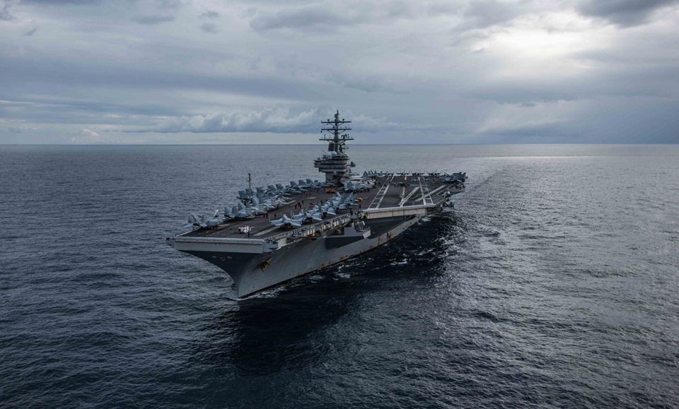 雷根號航空母艦是美國尼米茲級核子動力航空母艦的九號艦,目前載有約70架FA-18超音速噴射戰機。 圖:翻攝自雷根號官方臉書 雷根號航空母艦是美國尼米茲級核子動力航空母艦的九號艦,目前載有約70架FA-18超音速噴射戰機。 圖:翻攝自雷根號官方臉書