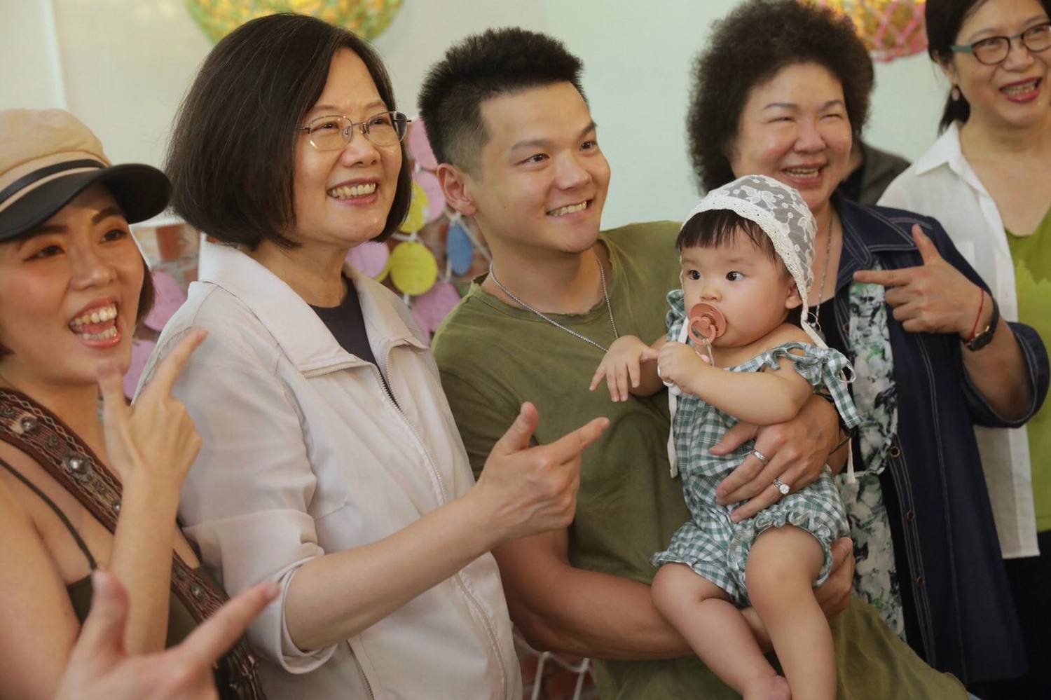 蔡英文說育兒補助,是政府的心意,也是政府實際用行動守護下一代的證據。 圖:翻攝蔡英文 Tsai Ing-wen臉書 蔡英文說育兒補助,是政府的心意,也是政府實際用行動守護下一代的證據。 圖:翻攝蔡英文 Tsai Ing-wen臉書