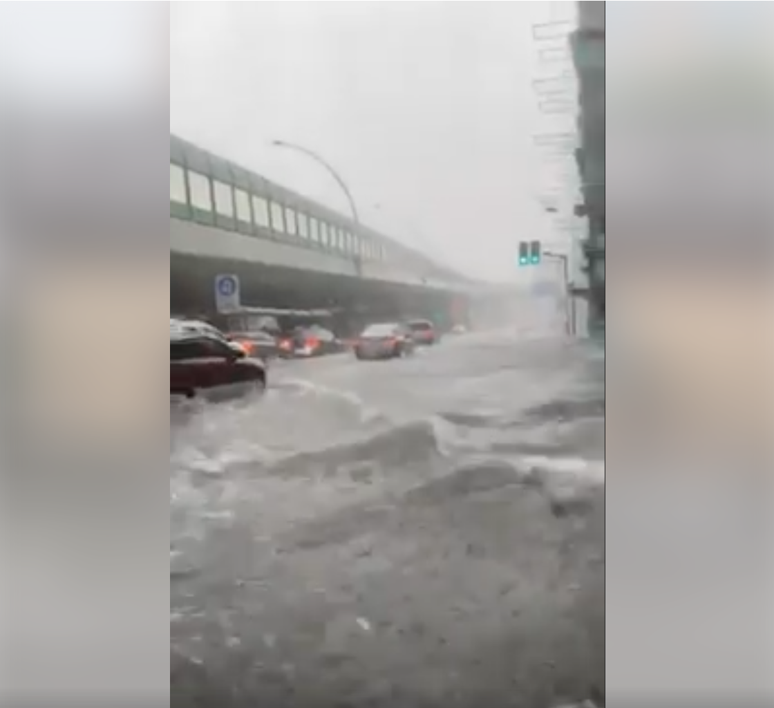 強颱利奇馬在大陸浙江地區登陸,造成當地嚴重水災及土石流,有大陸網友在臉書上傳影片,表示上海市區也遭受波及。 圖:網友/提供 強颱利奇馬在大陸浙江地區登陸,造成當地嚴重水災及土石流,有大陸網友在臉書上傳影片,表示上海市區也遭受波及。 圖:網友/提供