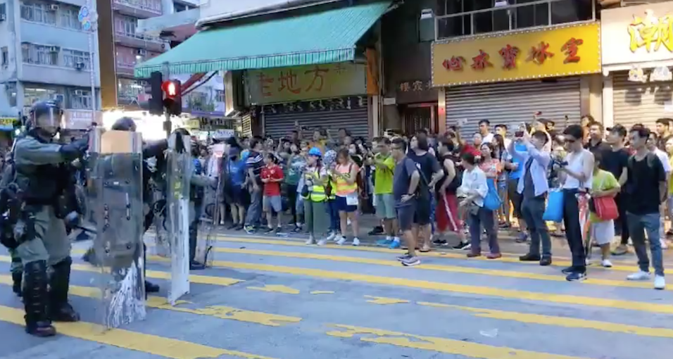 香港民眾持續上街遊行。 圖:翻攝自立場新聞直播 香港民眾持續上街遊行。 圖:翻攝自立場新聞直播
