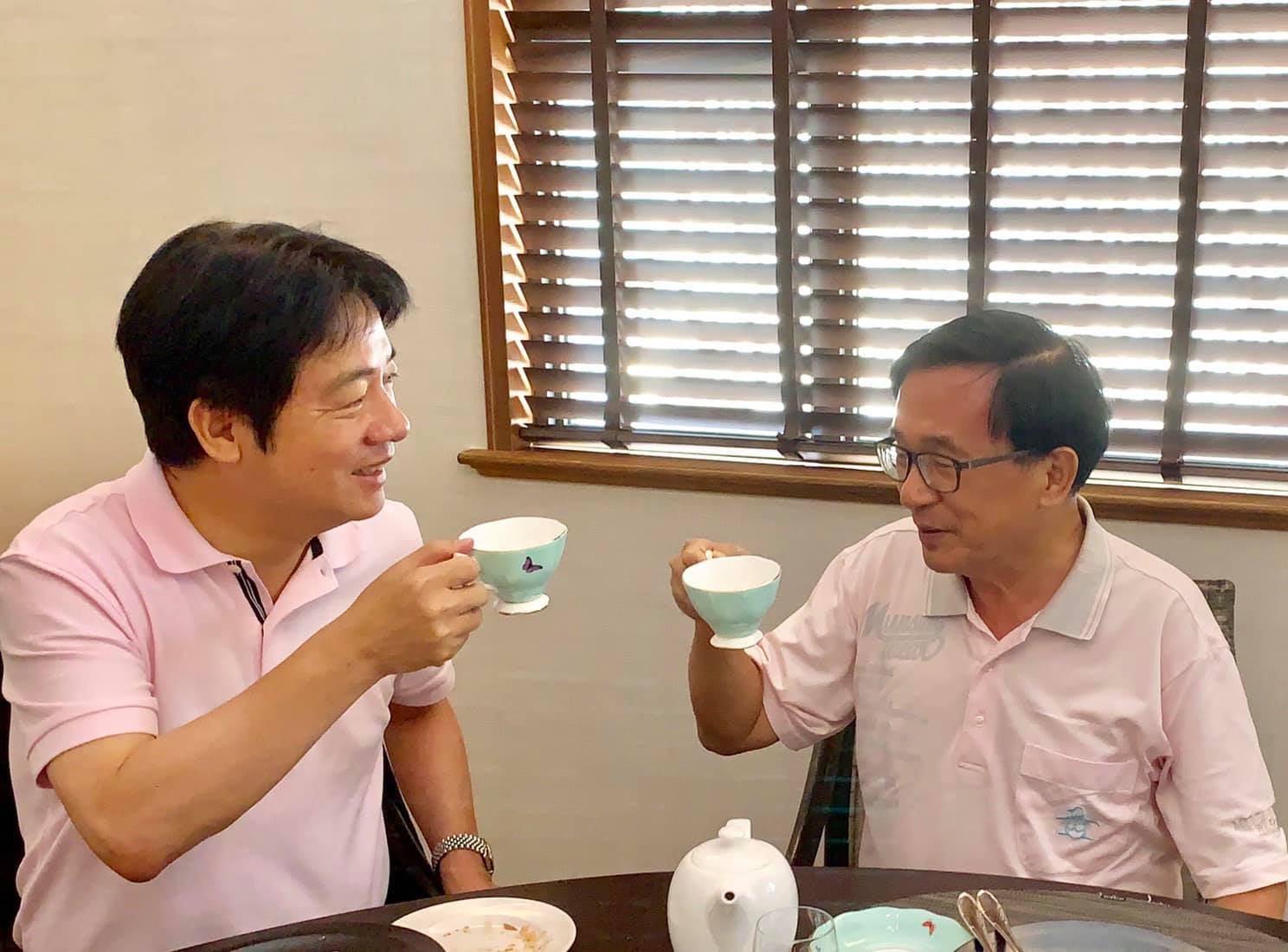 前總統陳水扁透過臉書分享他和前行政院長賴清德見面的照片。 圖:翻攝YonGe Chen臉書 前總統陳水扁透過臉書分享他和前行政院長賴清德見面的照片。 圖:翻攝YonGe Chen臉書