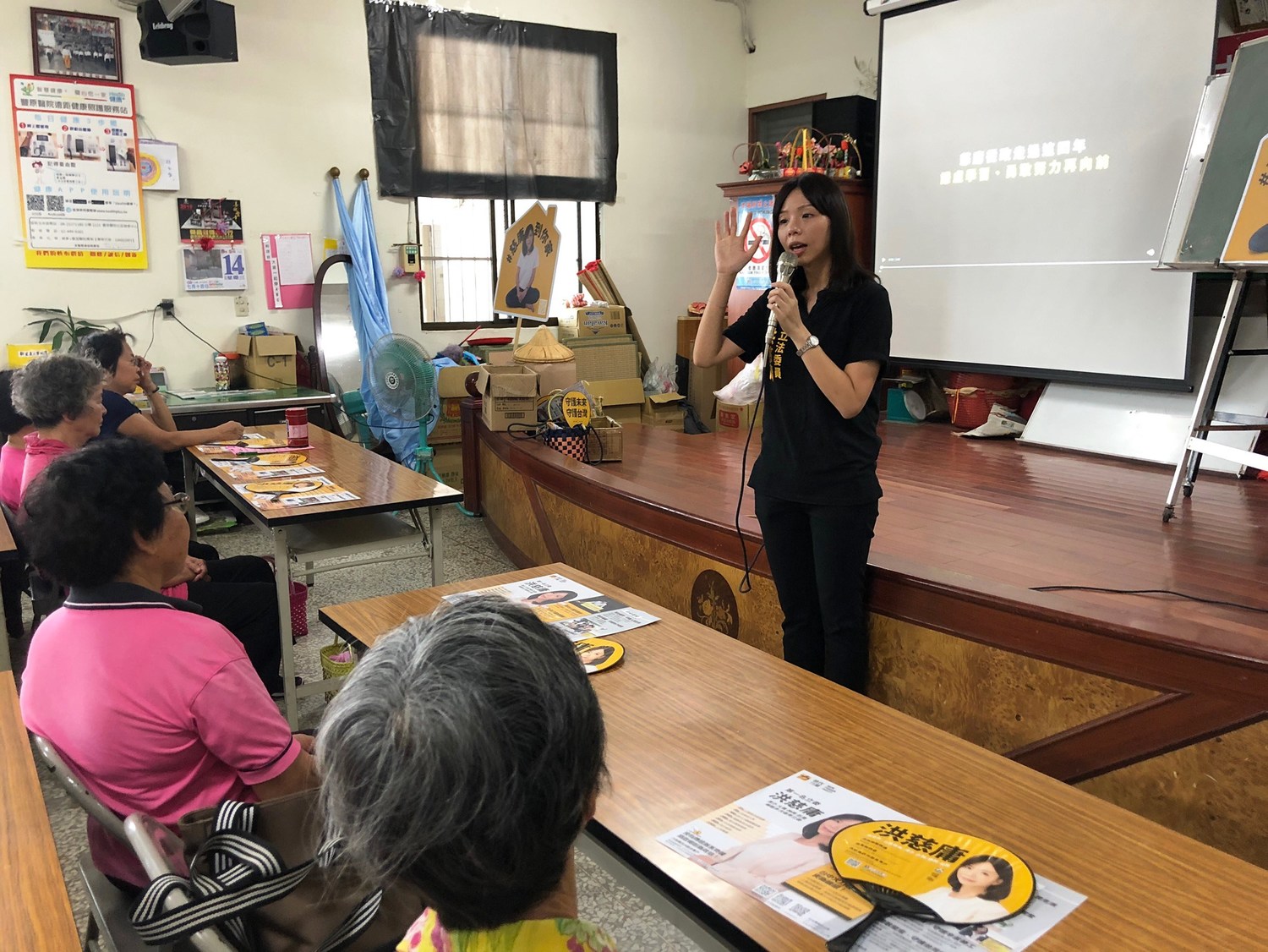 洪慈庸舉行客廳會,持續爭取地方支持。 圖 : 洪慈庸辦公室/提供 洪慈庸舉行客廳會,持續爭取地方支持。 圖 : 洪慈庸辦公室/提供