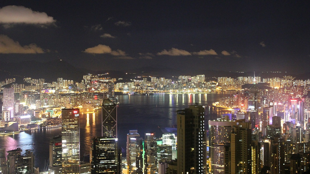 香港是國際金融城市,是把全球投資資金引進中國的最直接管道。(圖:取自Pixabay@kmuto) 香港是國際金融城市,是把全球投資資金引進中國的最直接管道。(圖:取自Pixabay@kmuto)