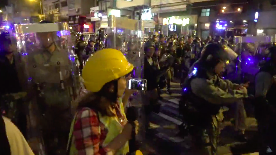 香港「反送中」遊行,晚間7時許,警方兵分多路,快速清場。 圖:翻攝自立場新聞臉書。 香港「反送中」遊行,晚間7時許,警方兵分多路,快速清場。 圖:翻攝自立場新聞臉書。