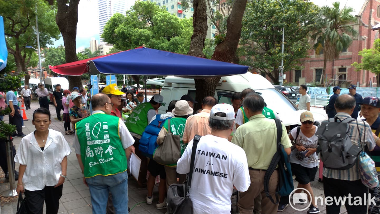 不少支持者前往登記黨員。 圖:陳佩君/攝 不少支持者前往登記黨員。 圖:陳佩君/攝