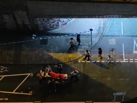 香港連儂牆砍人事件案發現場。 圖:擷取自桑普臉書 香港連儂牆砍人事件案發現場。 圖:擷取自桑普臉書