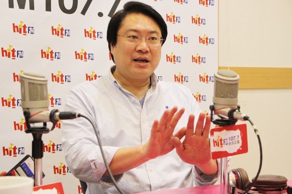 韓國瑜日前指控「遭國家機器監控」,林右昌以自己為例,只要行得正、做得直,一點都不用擔心被人監控的問題。 圖:Hit Fm《周玉蔻嗆新聞》製作單位提供 韓國瑜日前指控「遭國家機器監控」,林右昌以自己為例,只要行得正、做得直,一點都不用擔心被人監控的問題。 圖:Hit Fm《周玉蔻嗆新聞》製作單位提供