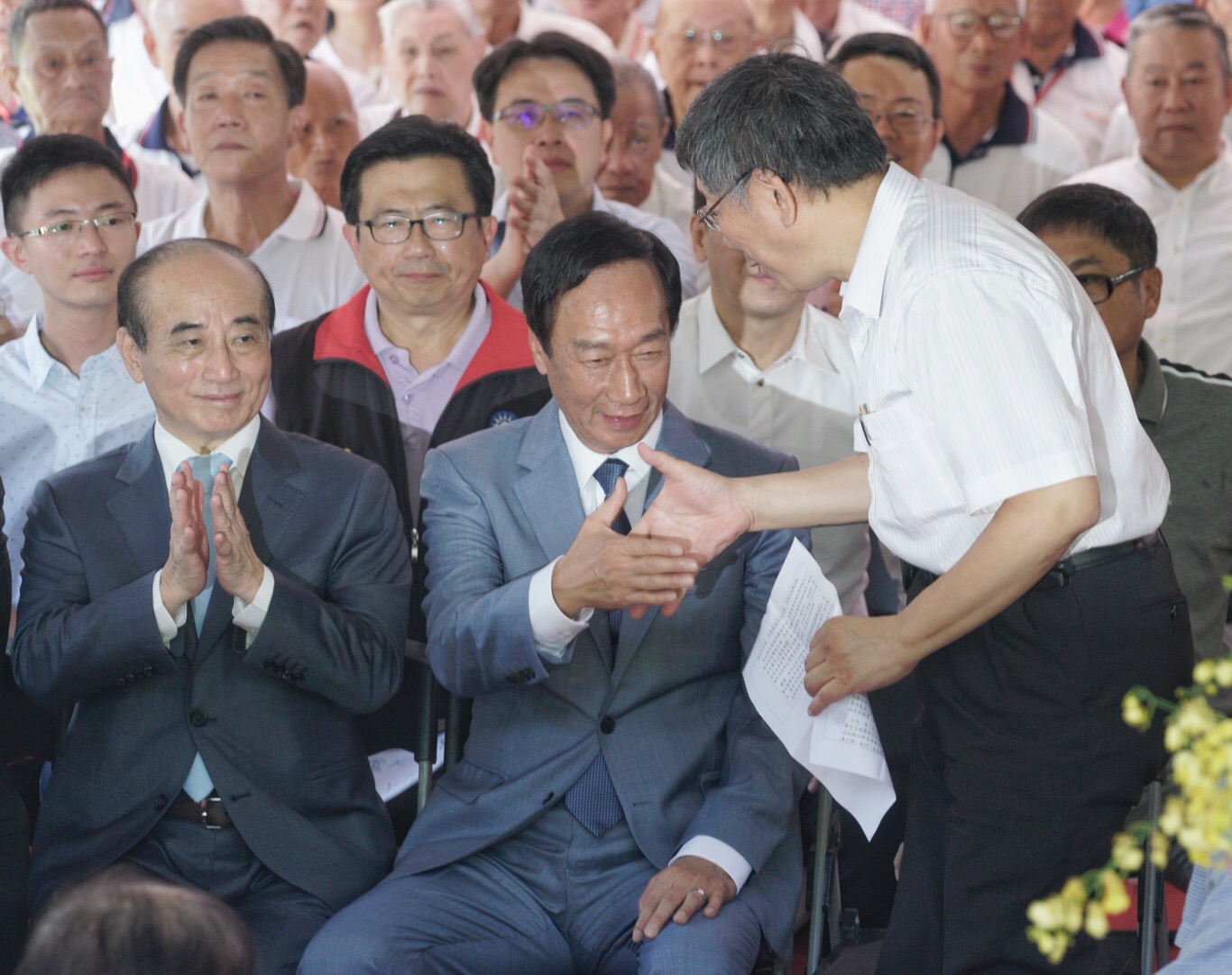 鴻海集團創辦人郭台銘、台北市長柯文哲及前立法院長王金平3人今天823首度合體。 圖:張良一/攝 鴻海集團創辦人郭台銘、台北市長柯文哲及前立法院長王金平3人今天823首度合體。 圖:張良一/攝
