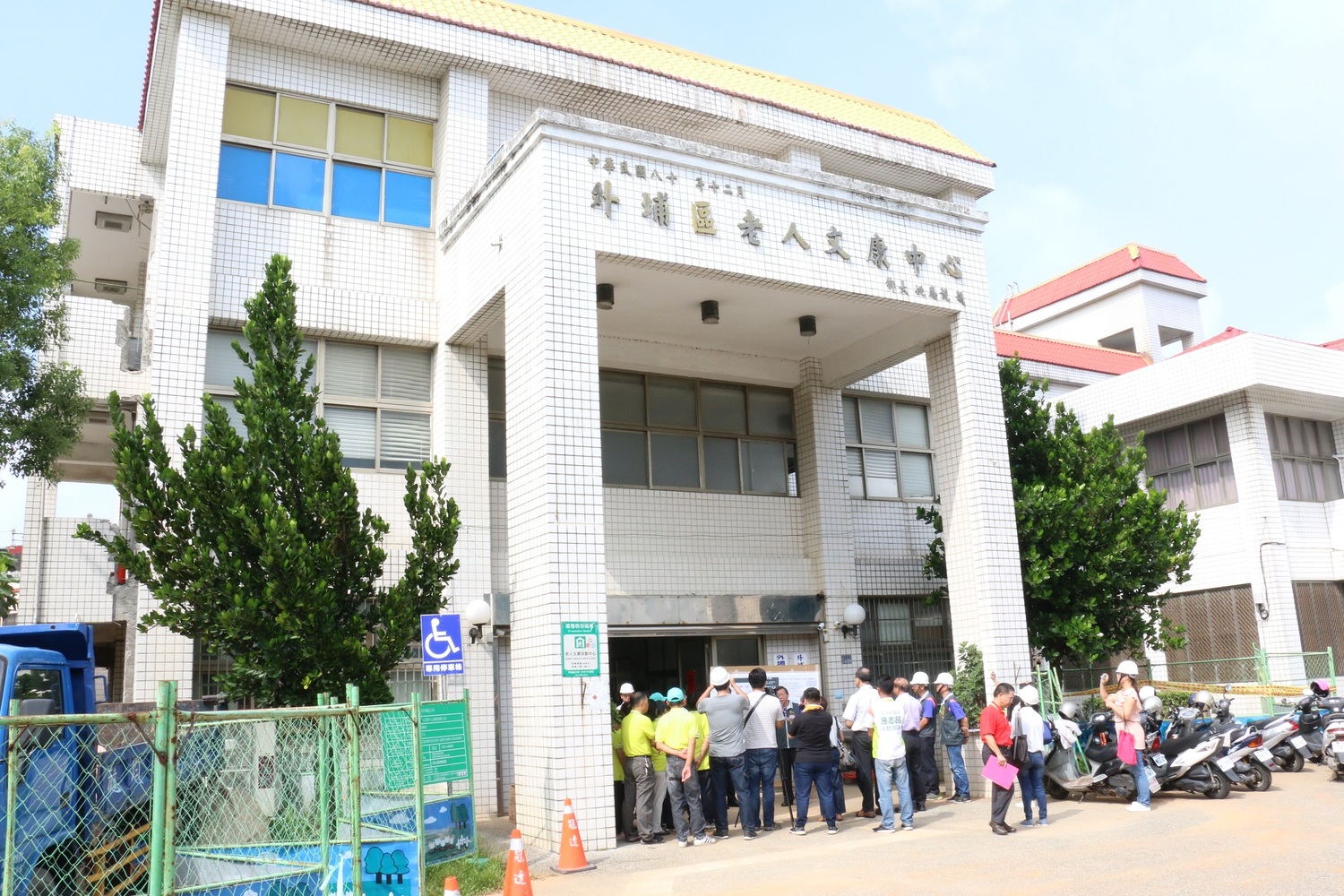 蔡其昌率相關單位會勘外埔文康中心。 圖:蔡其昌辦公室/提供 蔡其昌率相關單位會勘外埔文康中心。 圖:蔡其昌辦公室/提供