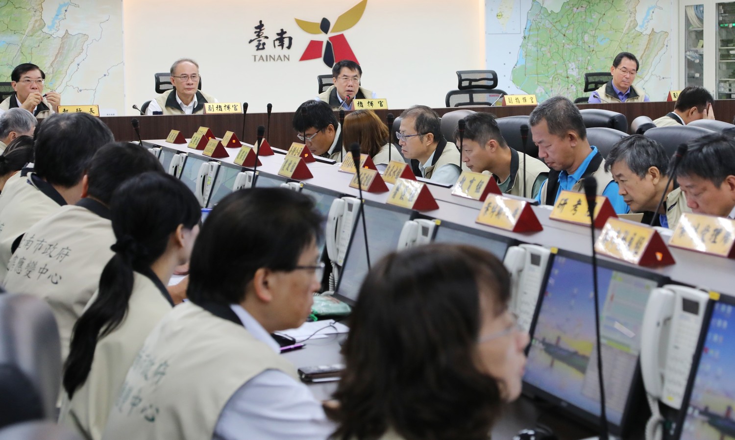 白鹿颱風可能對南台灣造成嚴重威脅,台南市政府嚴陣以待,災害應變中心已提升為一級開設,由市長黃偉哲坐鎮指揮。 圖:台南市政府提供 白鹿颱風可能對南台灣造成嚴重威脅,台南市政府嚴陣以待,災害應變中心已提升為一級開設,由市長黃偉哲坐鎮指揮。 圖:台南市政府提供