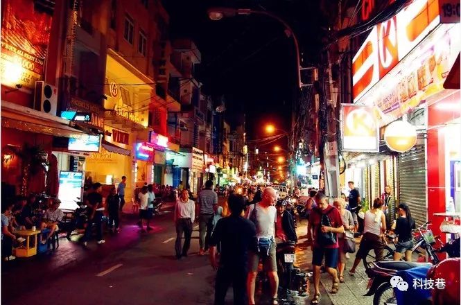 越南的夜間街道。 圖:擷取自科技巷 越南的夜間街道。 圖:擷取自科技巷