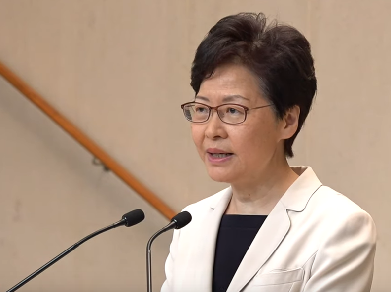 香港特首林鄭月娥遲遲不下「封城令」,引起外界熱議。 圖:新頭殼資料照 試想:在「一國兩制」的魔咒下,只要林鄭一宣布對中國封關,在國際上的集體意象立即會被認定為「香港獨立」,北京政權豈能容忍此一現實形勢?林鄭項上人頭還保得住嗎? 香港特首林鄭月娥遲遲不下「封城令」,引起外界熱議。 圖:新頭殼資料照 試想:在「一國兩制」的魔咒下,只要林鄭一宣布對中國封關,在國際上的集體意象立即會被認定為「香港獨立」,北京政權豈能容忍此一現實形勢?林鄭項上人頭還保得住嗎?