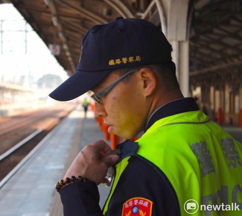 嘉義鐵路警察李承翰為了保護列車上乘客,遭兇嫌刺殺身亡,檢方將兇嫌起訴。 圖:讀者/提供 嘉義鐵路警察李承翰為了保護列車上乘客,遭兇嫌刺殺身亡,檢方將兇嫌起訴。 圖:讀者/提供