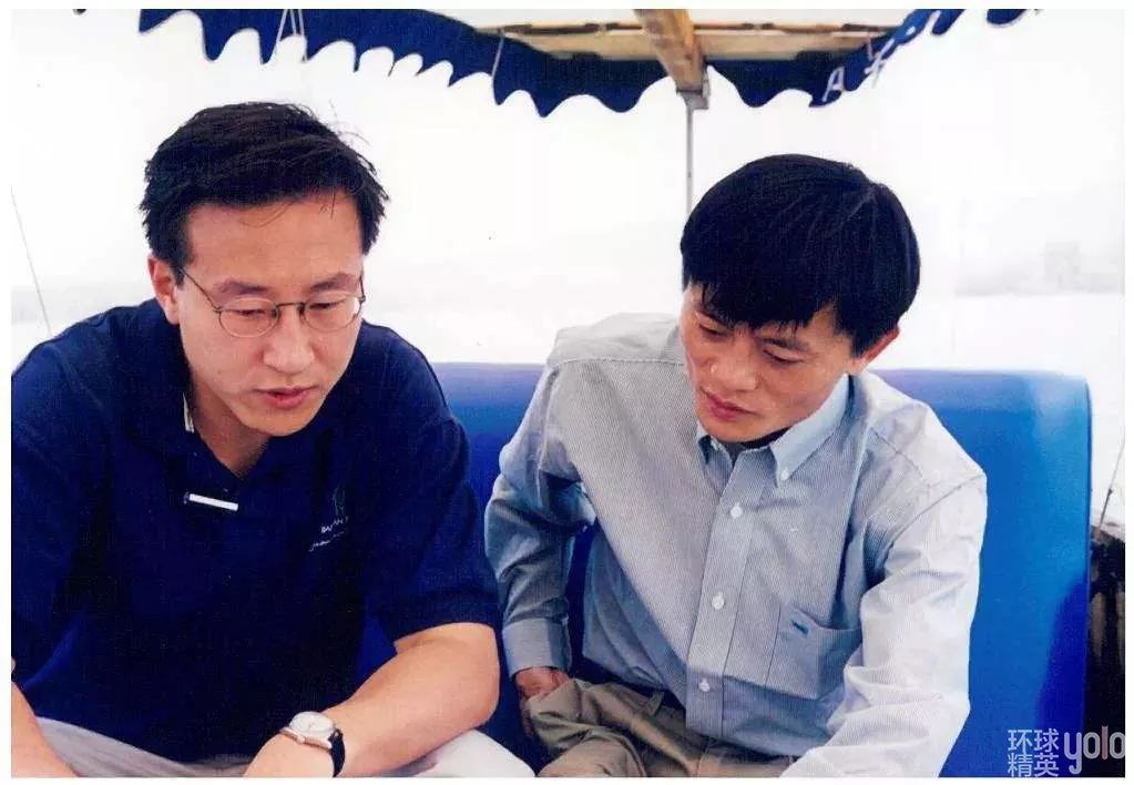蔡崇信與馬雲。 圖:擷取自環球精英 蔡崇信與馬雲。 圖:擷取自環球精英