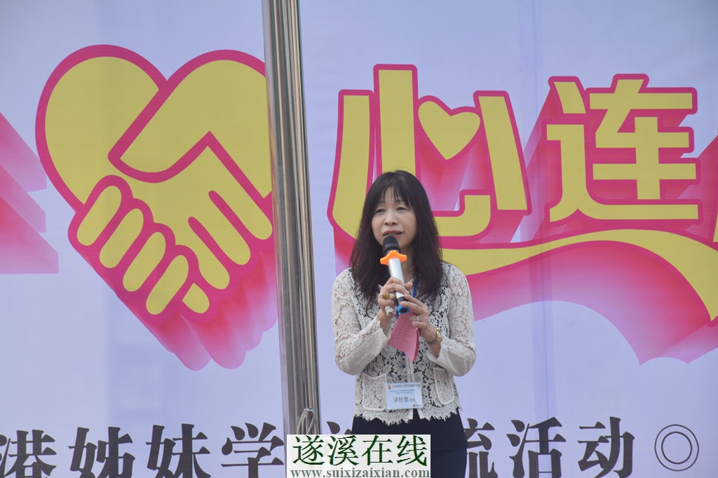 香港孔教學院大成何郭佩珍中學校長梁秋雲,被爆開車衝撞學生以求脫身。 圖:翻攝自中國遂溪在線 香港孔教學院大成何郭佩珍中學校長梁秋雲,被爆開車衝撞學生以求脫身。 圖:翻攝自中國遂溪在線