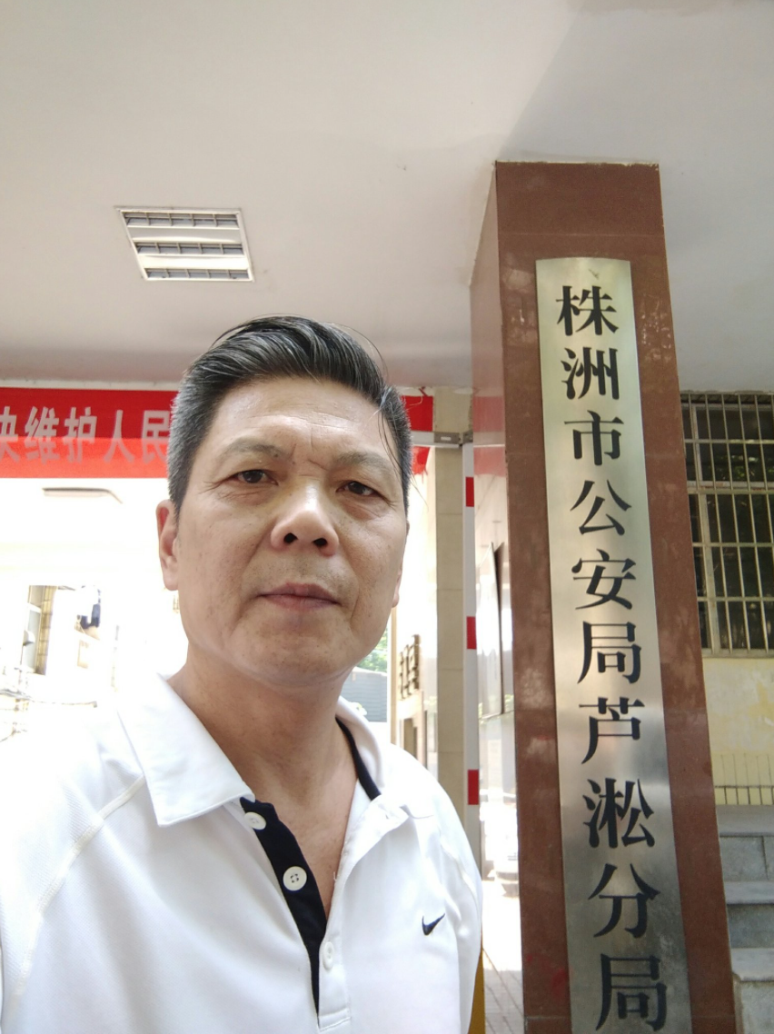湖南公民陳思明近期在網路上持續表達支持香港反送中,過程遭當局約談6次,但他仍不畏懼強權,繼續聲援香港。 圖:翻攝自陳思明Twitter 湖南公民陳思明近期在網路上持續表達支持香港反送中,過程遭當局約談6次,但他仍不畏懼強權,繼續聲援香港。 圖:翻攝自陳思明Twitter