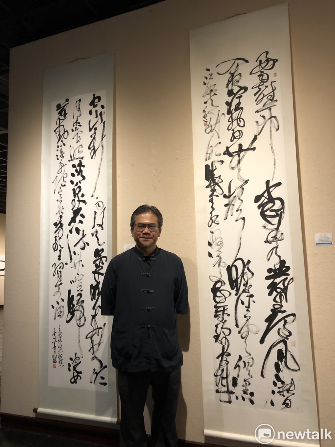 陳明德在大立軸的表現上,追求三行絕美,圖謀視覺之張力與情緒之釋放,能完整緊密結合,於情境之營構上,進入新的風貌。(黃博郎攝) 圖 : 黃博郎/攝 陳明德在大立軸的表現上,追求三行絕美,圖謀視覺之張力與情緒之釋放,能完整緊密結合,於情境之營構上,進入新的風貌。(黃博郎攝) 圖 : 黃博郎/攝