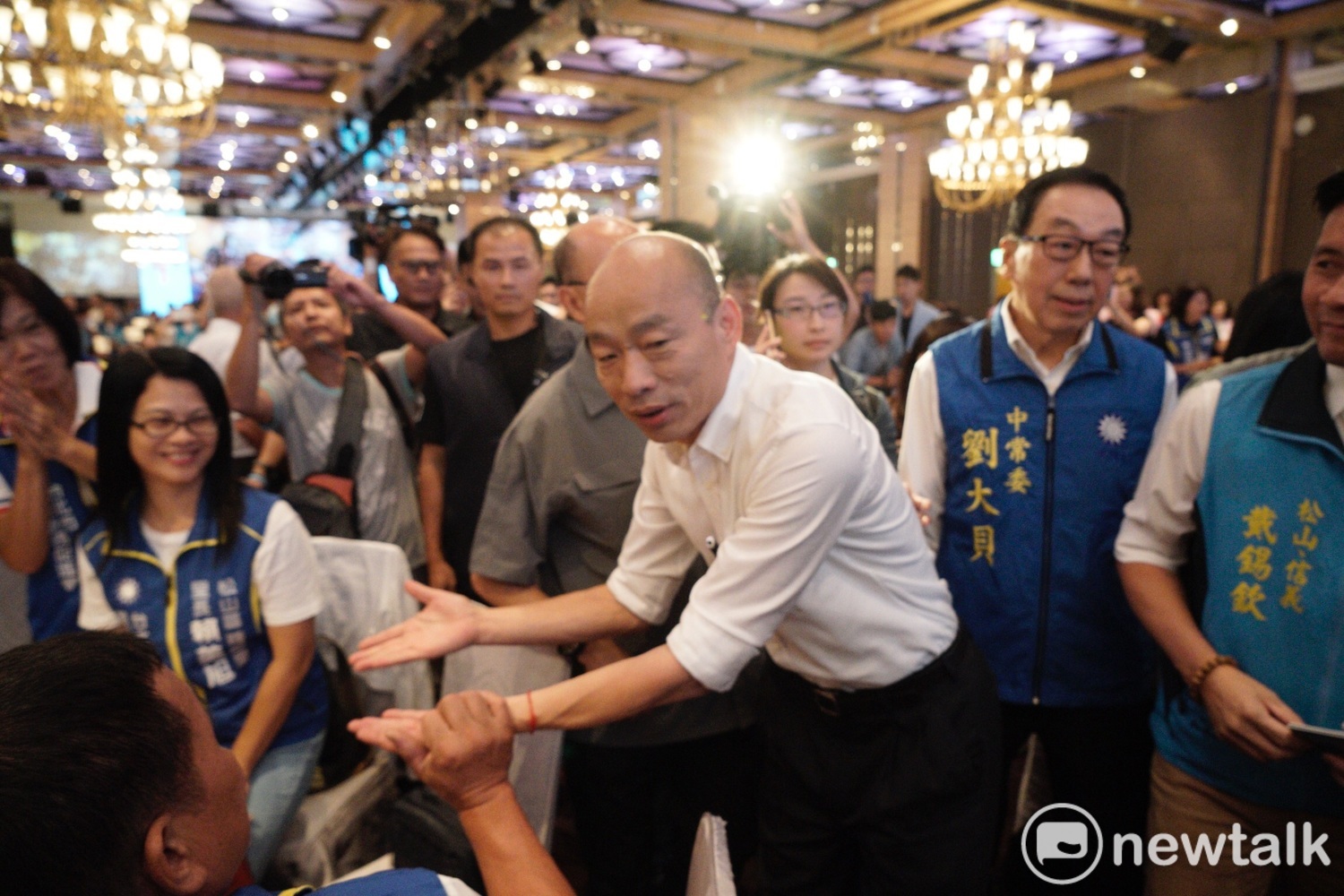 韓國瑜到場與民眾致意。 圖 : 張良一/攝 韓國瑜到場與民眾致意。 圖 : 張良一/攝