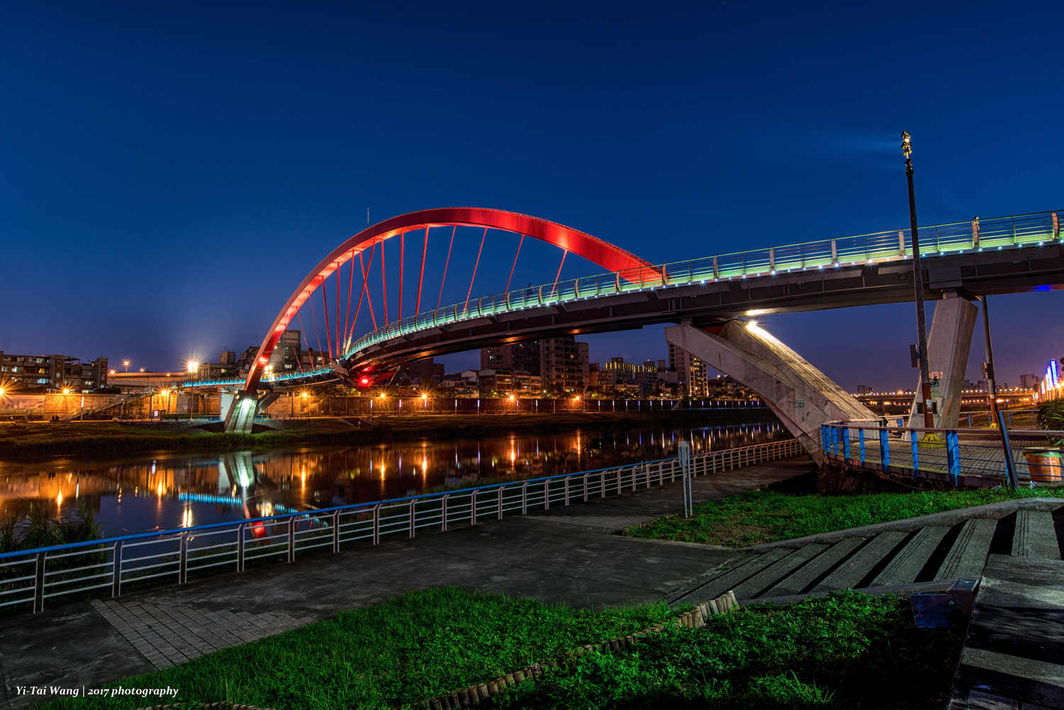 成美河濱公園還鄰近饒河街夜市,適合想打牙祭的民眾。 圖:台北市政府/提供 成美河濱公園還鄰近饒河街夜市,適合想打牙祭的民眾。 圖:台北市政府/提供
