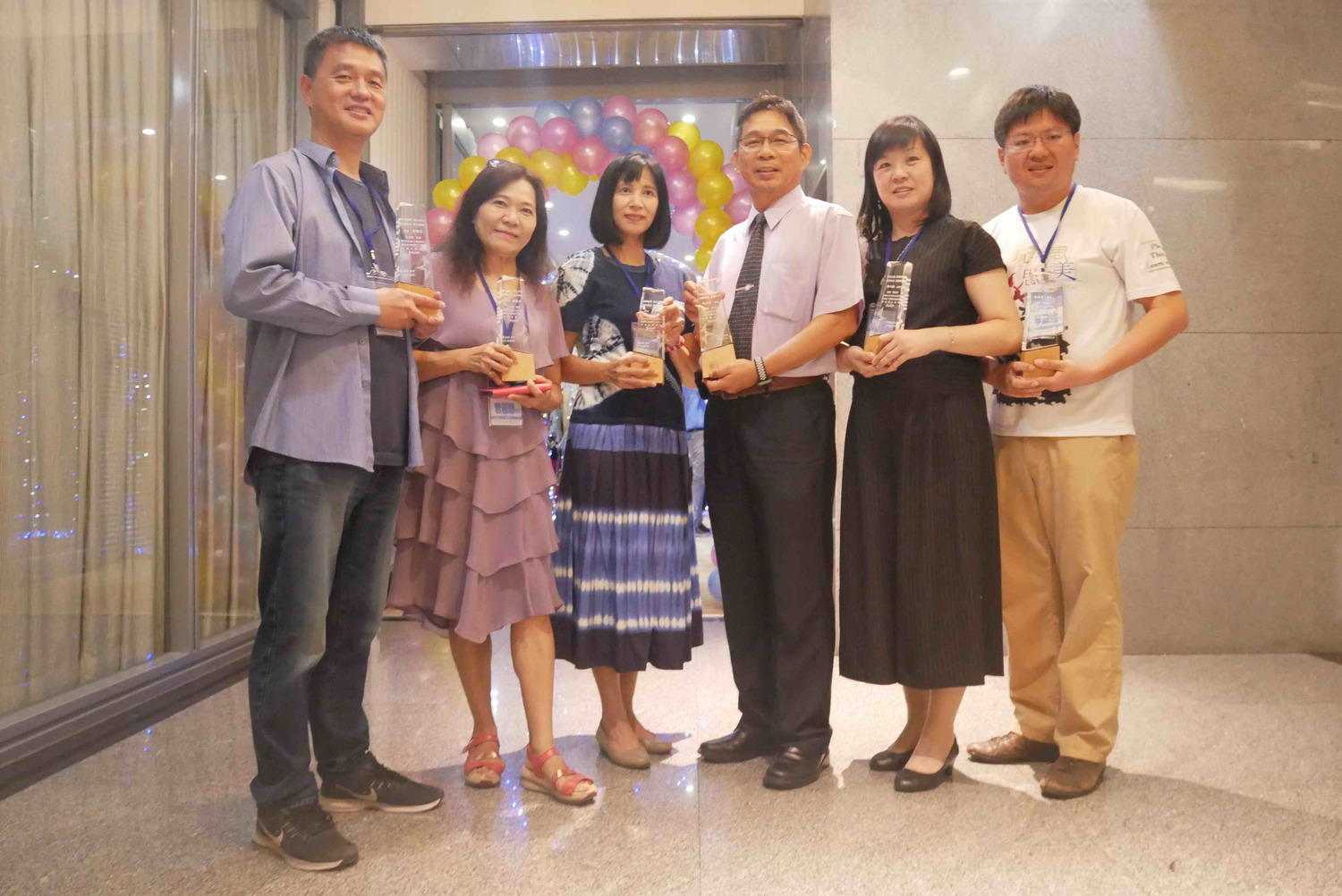 6位獲得教育部師鐸獎得主(左起呂聰賢、曾麗娜、邱琍貞、林瑞昌、楊小梅、李政憲)。 圖:新北市教育局提供 6位獲得教育部師鐸獎得主(左起呂聰賢、曾麗娜、邱琍貞、林瑞昌、楊小梅、李政憲)。 圖:新北市教育局提供