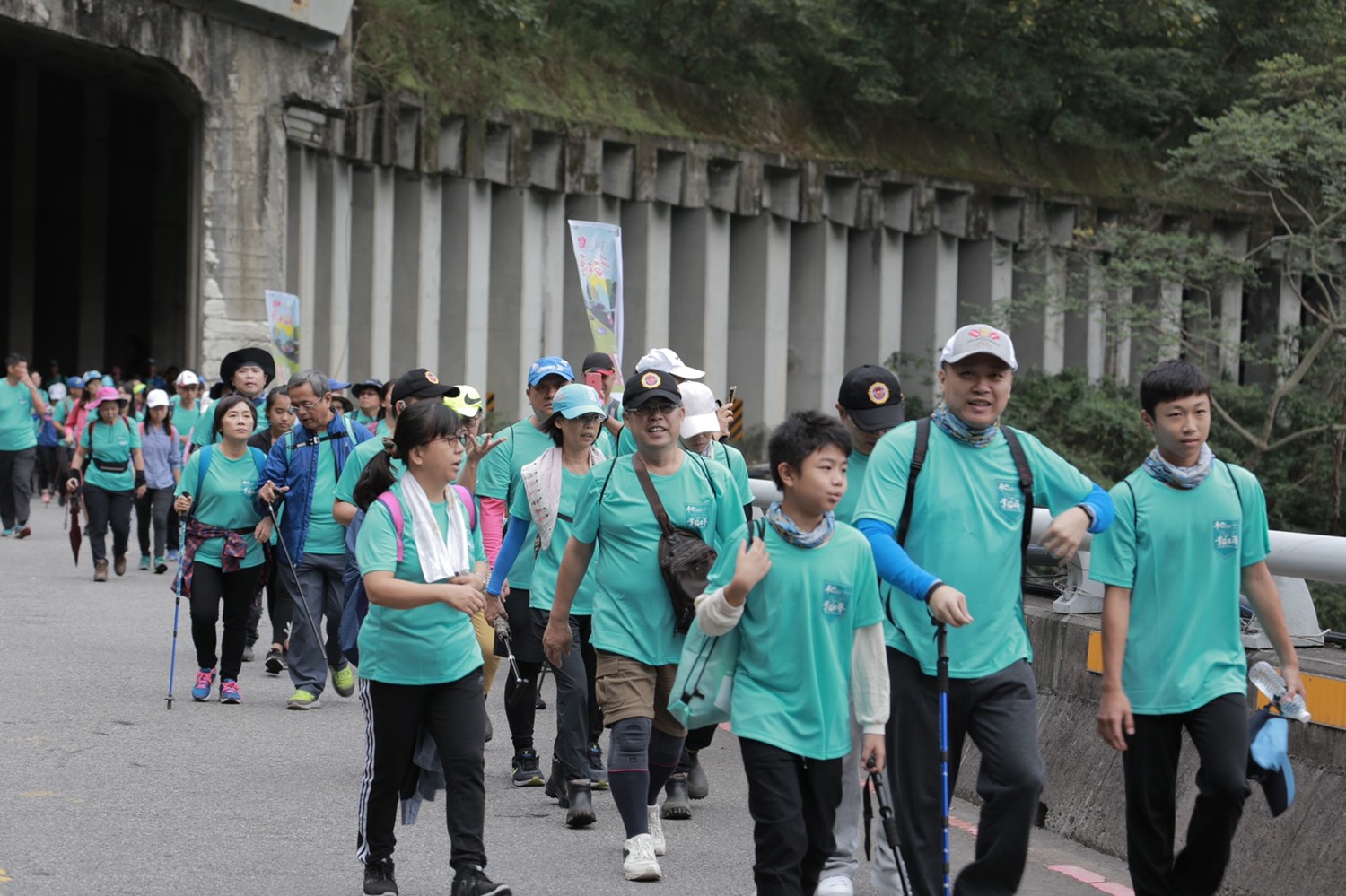 「中橫20.幸福不落-千人健行」活動在谷關地區舉行。 參山處/提供 「中橫20.幸福不落-千人健行」活動在谷關地區舉行。 參山處/提供