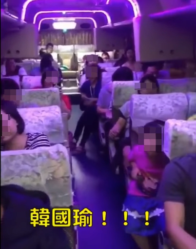 小朋友們大聲回答老師「韓國瑜」,讓網友們看了笑翻。 圖:擷自打馬悍將粉絲團臉書 小朋友們大聲回答老師「韓國瑜」,讓網友們看了笑翻。 圖:擷自打馬悍將粉絲團臉書