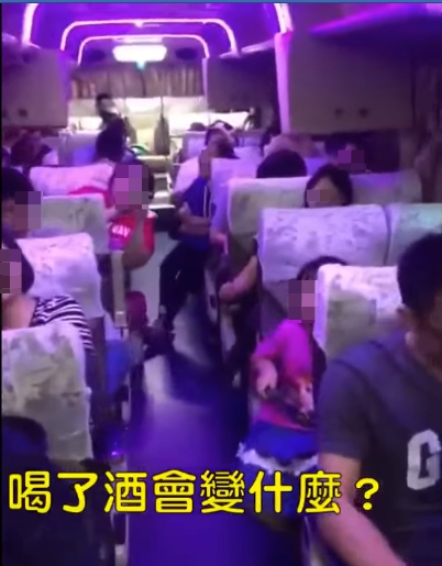 老師校外教學時,逗趣向小朋友來場機會教育,問「喝了酒會變什麼?」 圖:擷自打馬悍將粉絲團臉書 老師校外教學時,逗趣向小朋友來場機會教育,問「喝了酒會變什麼?」 圖:擷自打馬悍將粉絲團臉書