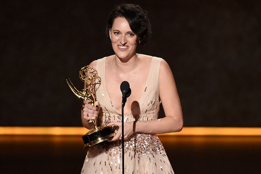 「倫敦生活」女主角菲比華勒-布瑞吉(Phoebe Waller-Bridge)奪下喜劇類最佳女主角等三座獎項。 圖:翻攝自艾美獎官網 「倫敦生活」女主角菲比華勒-布瑞吉(Phoebe Waller-Bridge)奪下喜劇類最佳女主角等三座獎項。 圖:翻攝自艾美獎官網