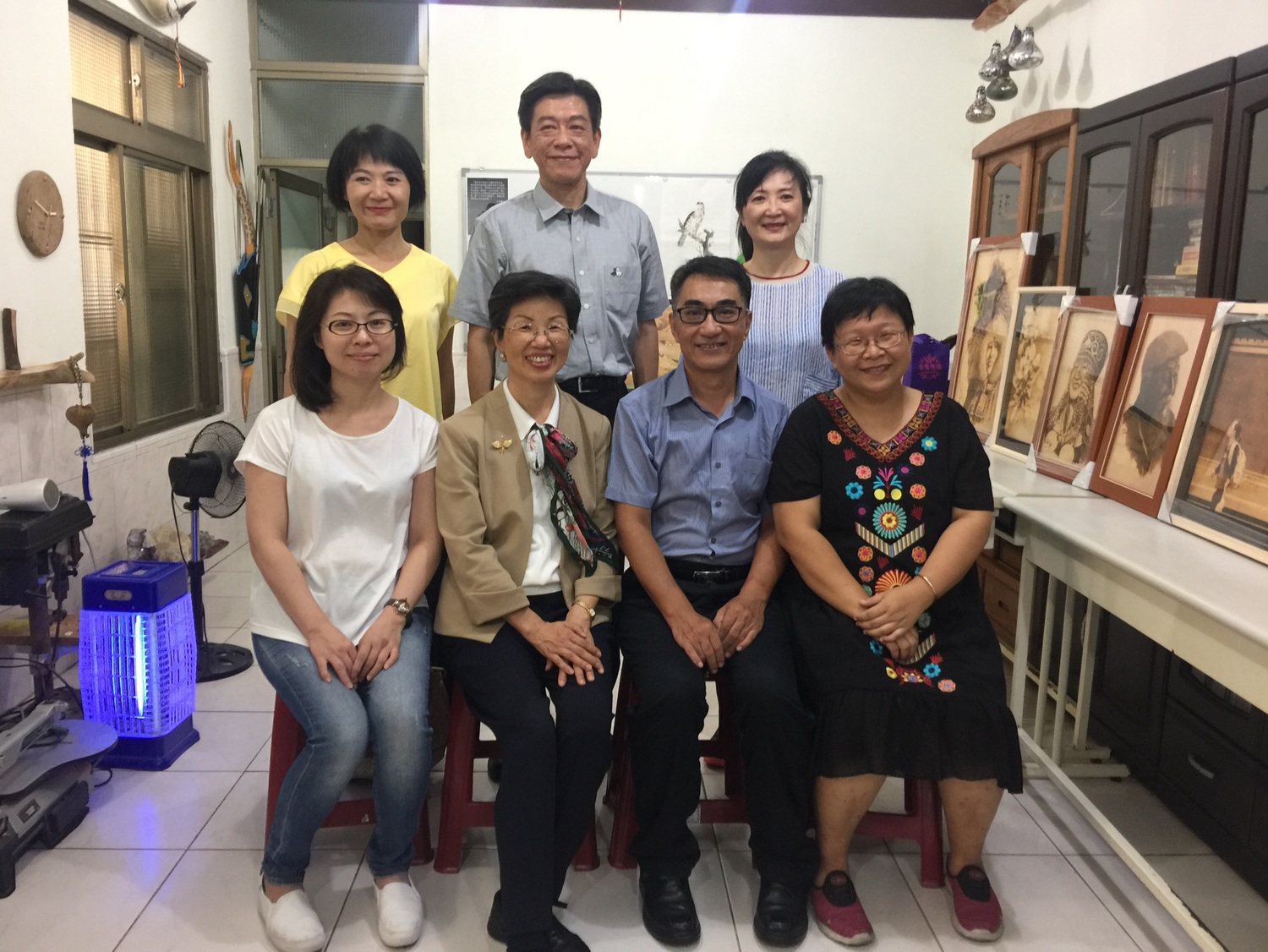 海基會團隊前往林峰個人工作室進行探訪。 圖:海基會提供 海基會團隊前往林峰個人工作室進行探訪。 圖:海基會提供