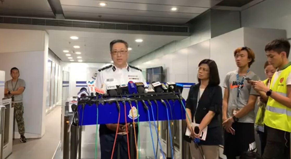 警務處長盧偉聰今凌晨開記者會,譴責反送中暴民行動,認為港警開槍行為合情合理。 圖:翻攝自香港警察臉書 警務處長盧偉聰今凌晨開記者會,譴責反送中暴民行動,認為港警開槍行為合情合理。 圖:翻攝自香港警察臉書